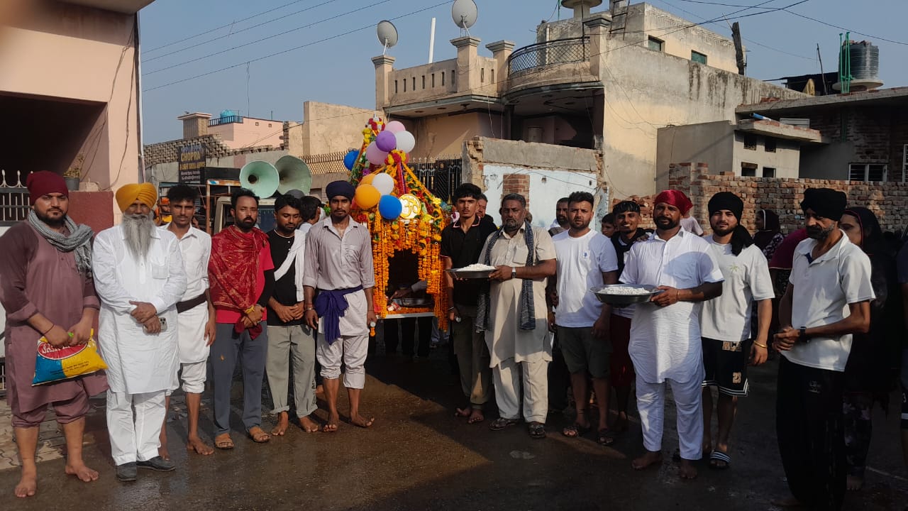 महास्ति दादी रानी जी के वार्षिक मेले के उपलक्ष्य में गांव मुगोवाल में भव्य शोभायात्रा निकाली गई